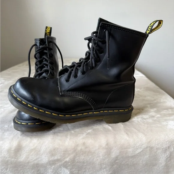 Dr. Martens  1460 Women's Black Lace-Up Boots Size 9 - Picture 2 of 5